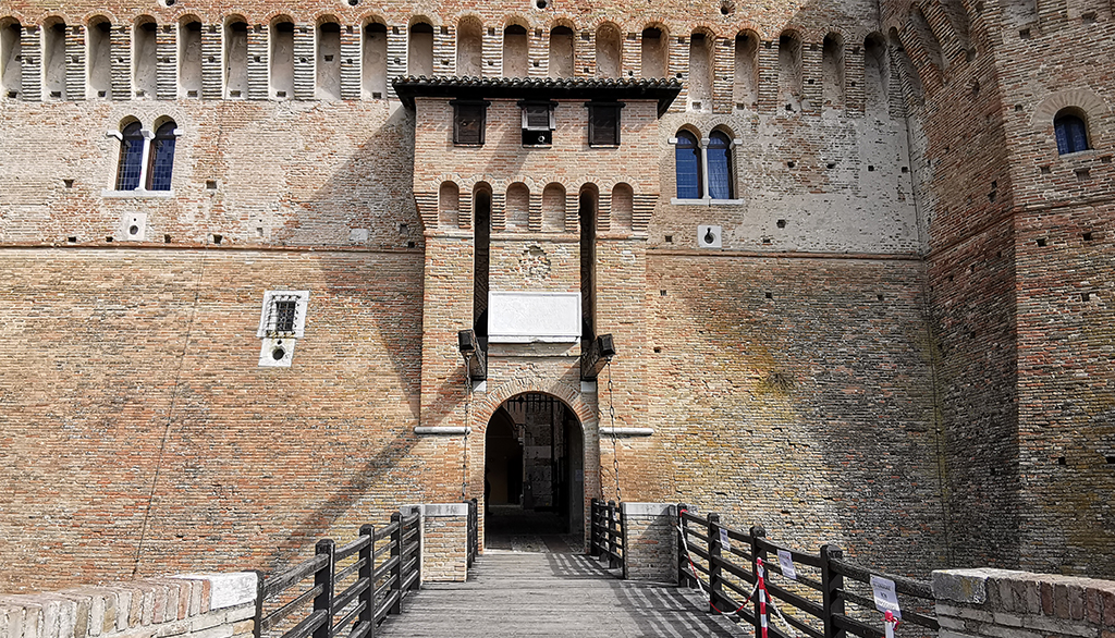 La Rocca di Gradara nelle Marche, incantevole tesoro architettonico di intatta impronta medioevale