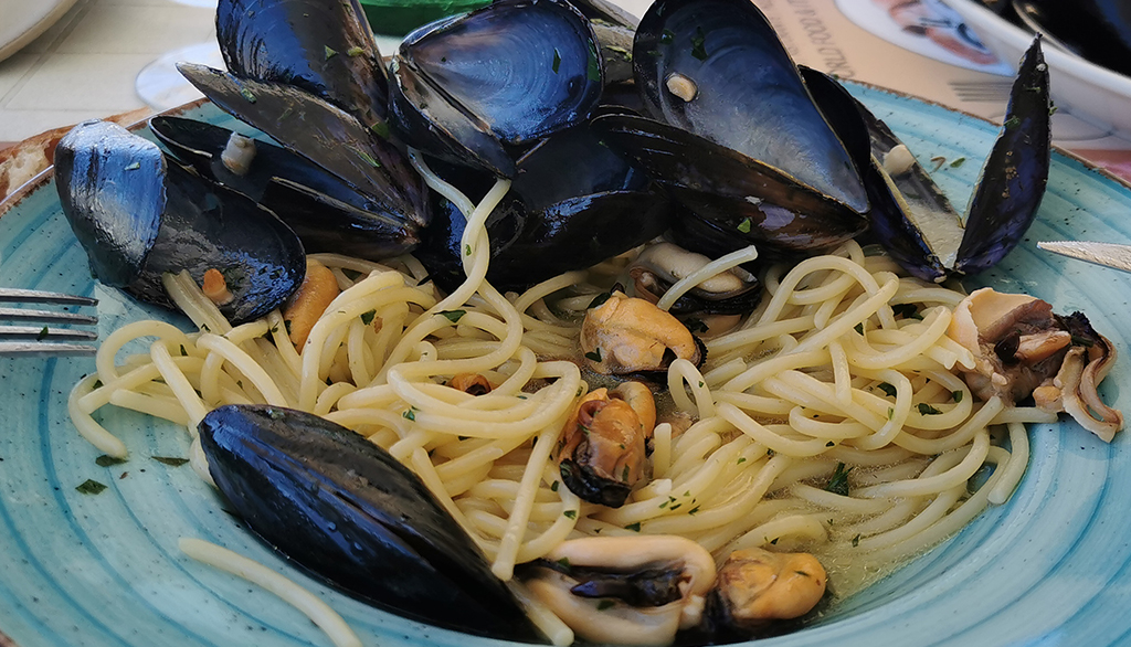 Il Pappamondo a Venetico (ME), cibo genuino e cotture perfette direttamente sulla spiaggia